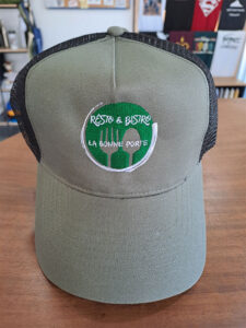 Broderie casquette La Bonne Porte